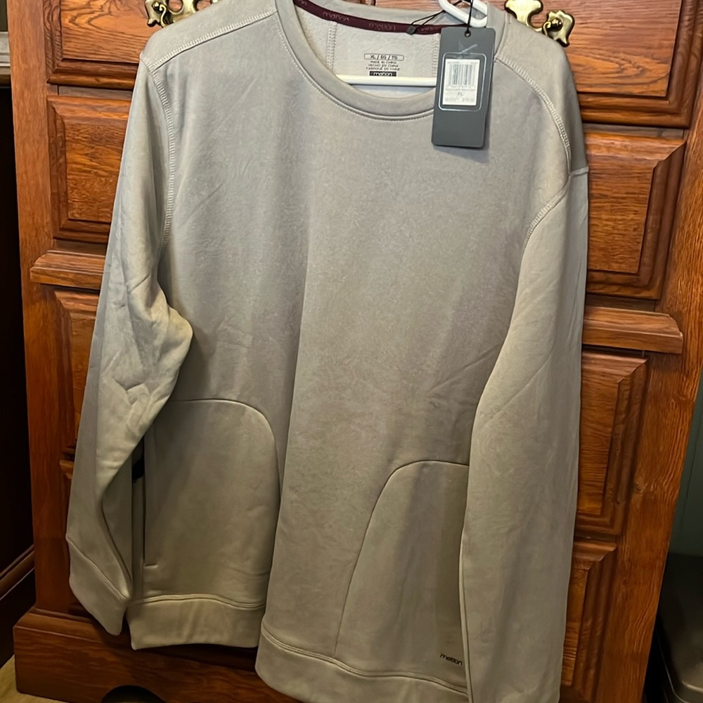 Mens gray pullover size XL NWT active wear